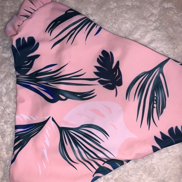 Bikini - Picture 5 of 13